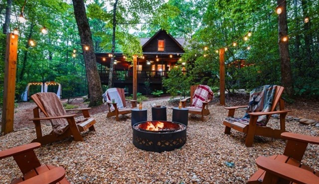 Relaxing Helen Cabin with Hot Tub & Fire Pit