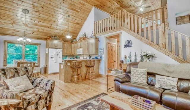 Relaxing Helen, Ga Cabin Min from Helen, Sleeps 12 with Hot Tub & Firepit! n