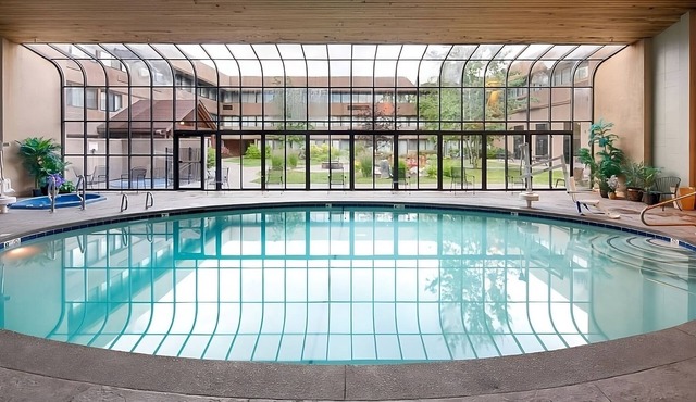 Relaxing Hideaway! Pets Allowed, Swimming Pool, Quick Drive to Kidsports Park!