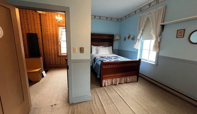Relaxing Historic Retreat at the Mason House Inn in Scenic Bentonsport