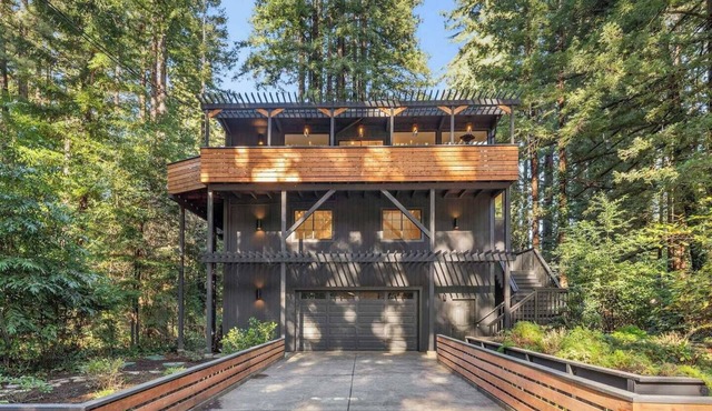 Relaxing Home Among The Redwoods - Dog-Friendly