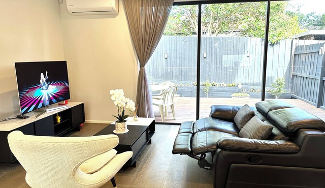 Relaxing home at near Chadstone with unlimited wifi and NETFLIX