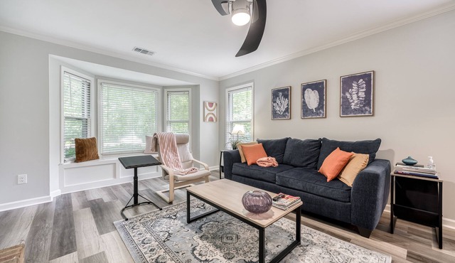 Relaxing Home close the Battery/Mins to Everything