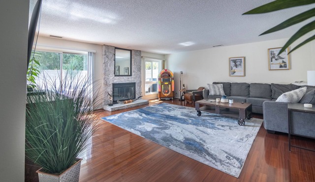 Relaxing Home close to Newport, Disney and Angels