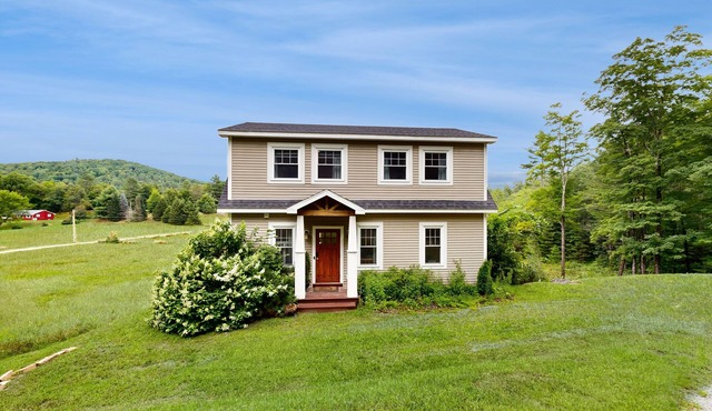 Relaxing home, gas fireplace, jetted tub, wifi, ping-pong, w/d, views & wifi
