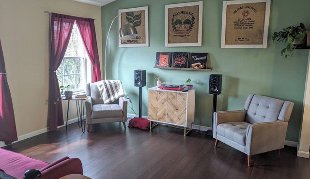 Relaxing home in a quiet neighborhood - near PSU!