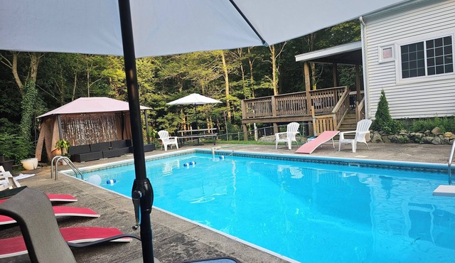 Relaxing Home in Avon with Pool, Huge Yard, Private Deck and Amazing Amenities