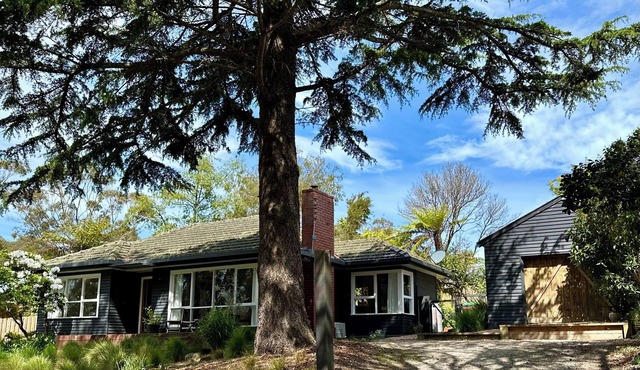 Relaxing home in Foster opposite bushland and near Wilsons Promontory NatPark.
