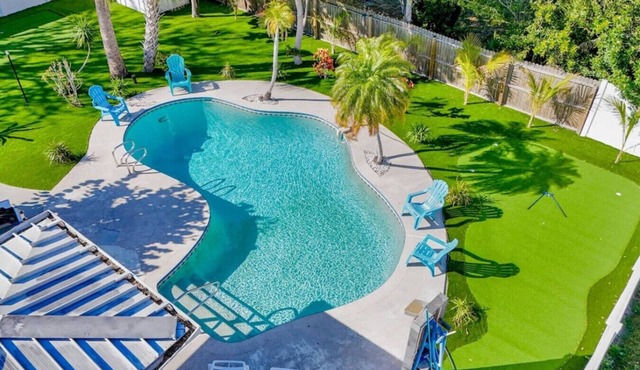 Relaxing home Mini-Golf/heated pool 2/2