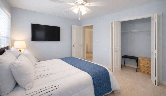 Relaxing home near Fort Liberty—ideal for families, military & professionals