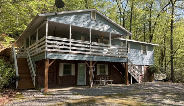 Relaxing Home within 20 minutes to Hendersonville or Lake Lure