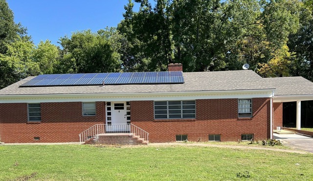 Relaxing home within walking distance to shopping