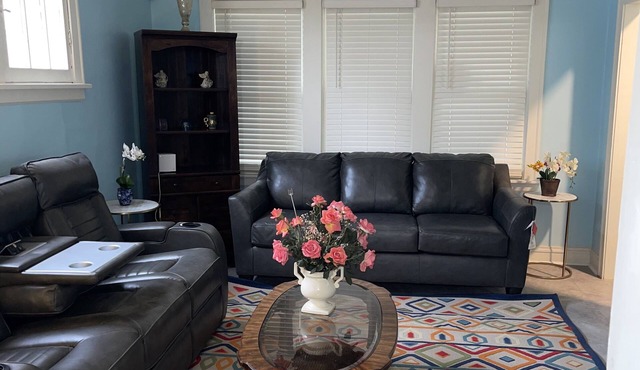 Relaxing hot and beautiful 4 bed, 2 baths in peaceful area