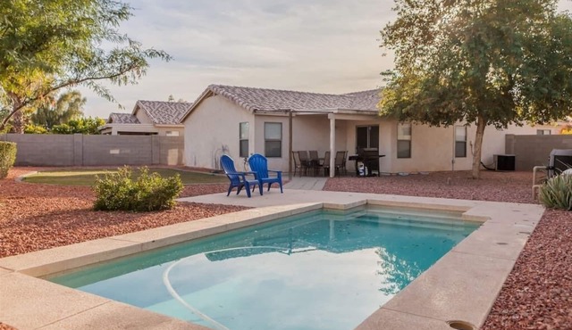 Relaxing house near stadium, pool heater, BBQ