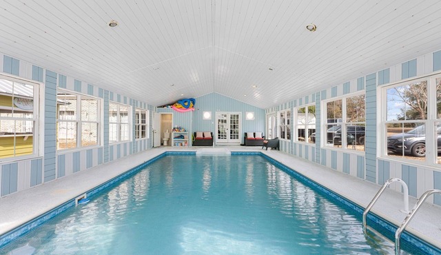 Relaxing in Nature Retreat - Indoor heated pool, Spa, Art Studio, 5-star Bkfst.