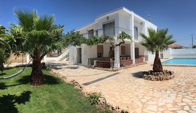 Relaxing independent villa with pool