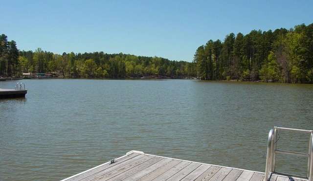 Relaxing Kerr Lake Cottage w/Private Boat dock - Pet Friendly!
