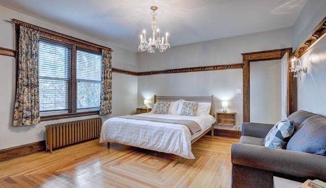 Relaxing King Bed Suite Close to Lunenburg Harbour (Suite 2)