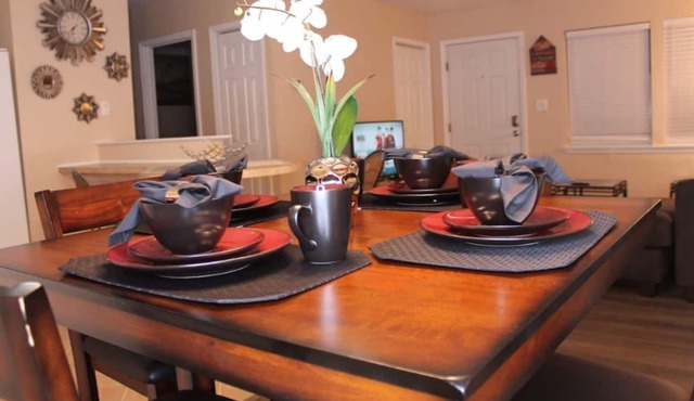 Relaxing King Bed Villa Downtown Tallahassee