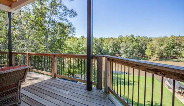 Relaxing Lake Cottage with easy water access!