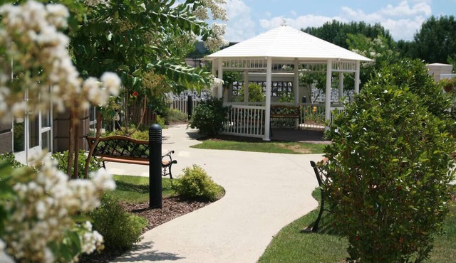 Relaxing Lake Escape with Free Breakfast & Outdoor Adventure Nearby l 2 Rooms