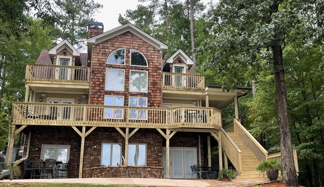 Relaxing Lake Front House/Hot Tub
