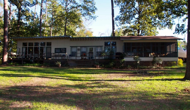 Relaxing Lake Front Property On Lake O the Pines Near Jefferson, Tx.