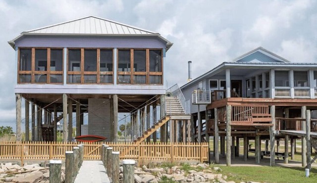 Relaxing lake house 30 minutes from downtown New Orleans