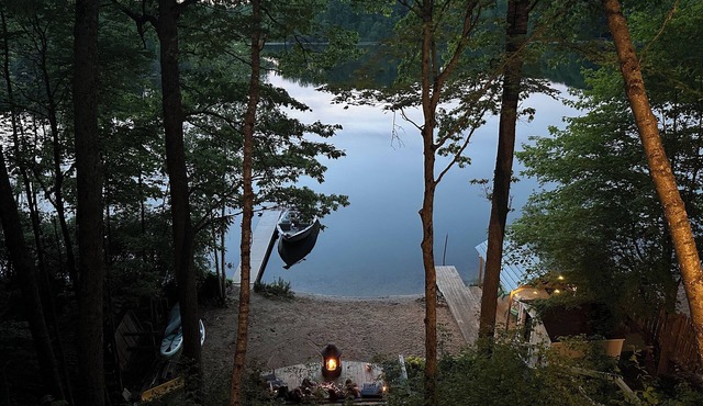Relaxing Lake House with Beach, Hot Tub
