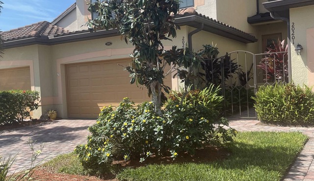 Relaxing lake view condo close to area beaches and attractions