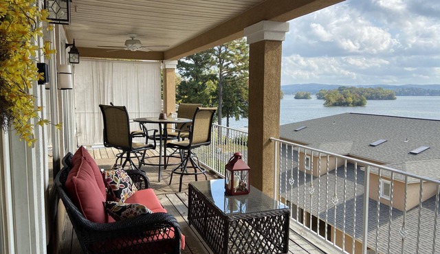 Relaxing Lake View Condo