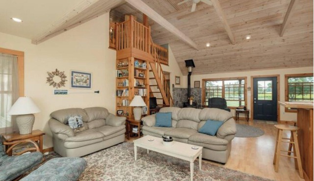 Relaxing Lake Waterfront Home