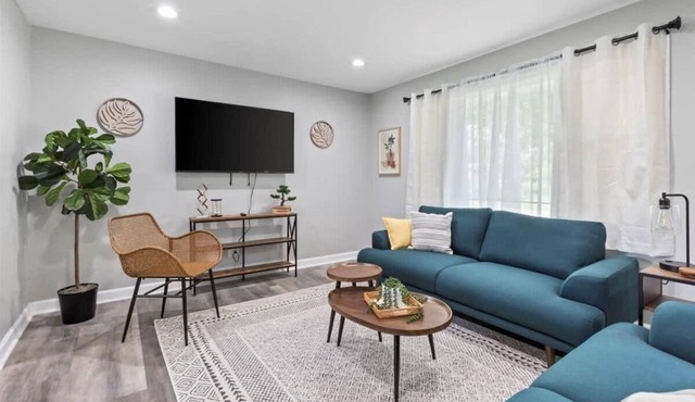 Relaxing Lake Zurich 3BR + Patio | LCP Collection