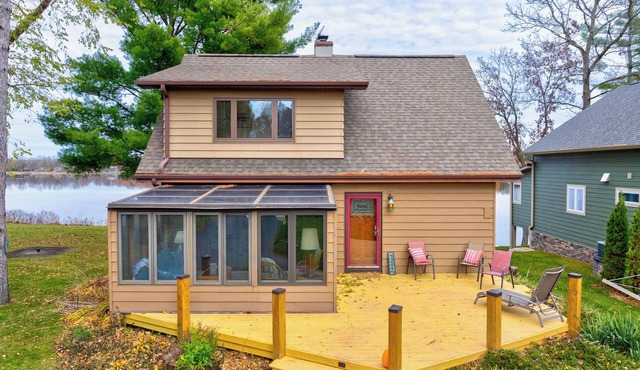 Relaxing Lakefront Retreat - 4 Bedrooms - Sleeps 8 - Stunning Views