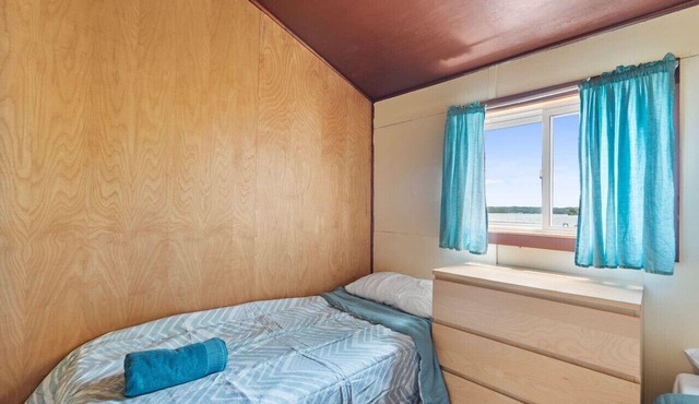 Relaxing Lakefront Cabin