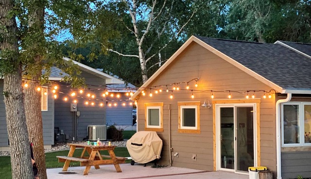 Relaxing Lakefront Cabin, Family + Lake + Dock + Sunset + Be Here, All Year Fun!