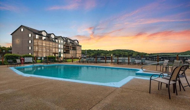 Relaxing Lakefront Condo w/2 Heated Pools, Boat Ramp & Slip, Near Golf & Parks