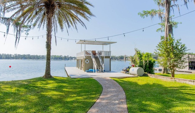 Relaxing lakefront home - Wonderful getaway for families or friends!