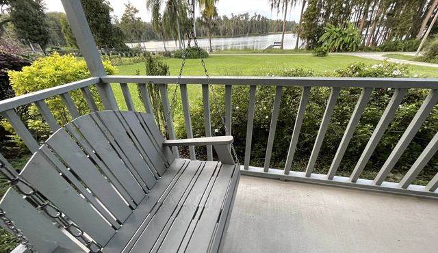Relaxing Lakefront Home on Quiet Lake Glona