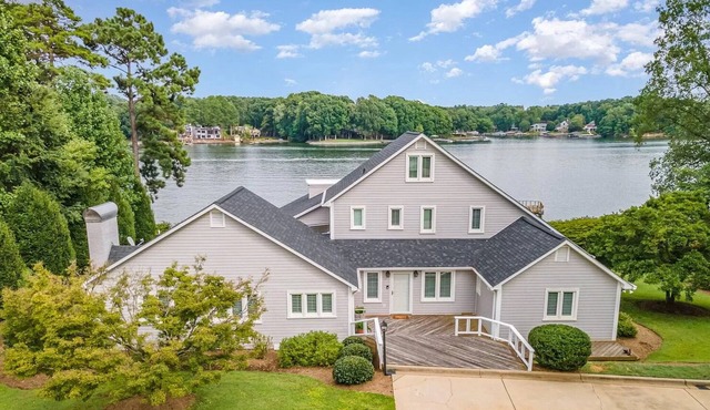 Relaxing Lakefront Home with Brand New Dock and Immaculate Vibes