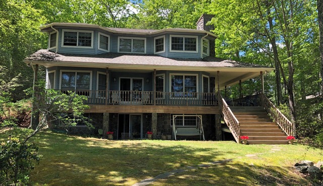 Relaxing Lakefront Home on Fairview Lake w/Dock & AC- 4 Bedroom, Sleeps 10