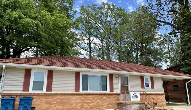 Relaxing, Lakefront & Roomy Great for fishing, duck hunting, & family gatherings