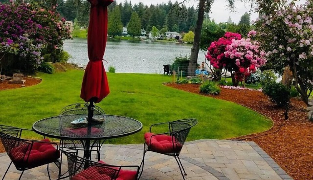 Relaxing Lakefront Suite