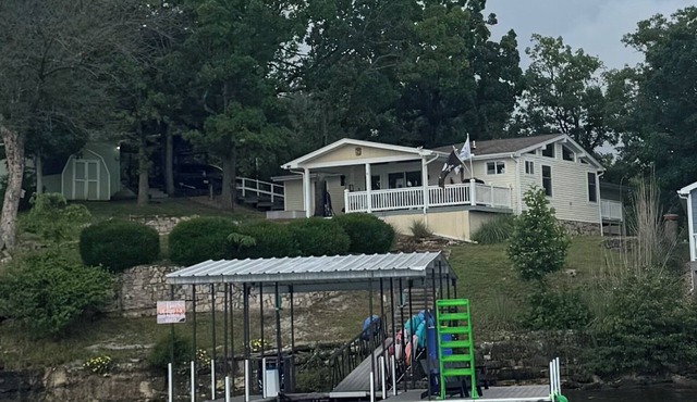 Relaxing Lakefront Retreat on the North Shore of Lake of the Ozarks