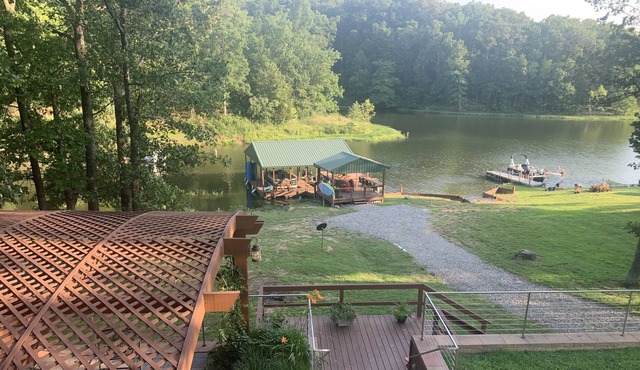 Relaxing Lakefront Getaway