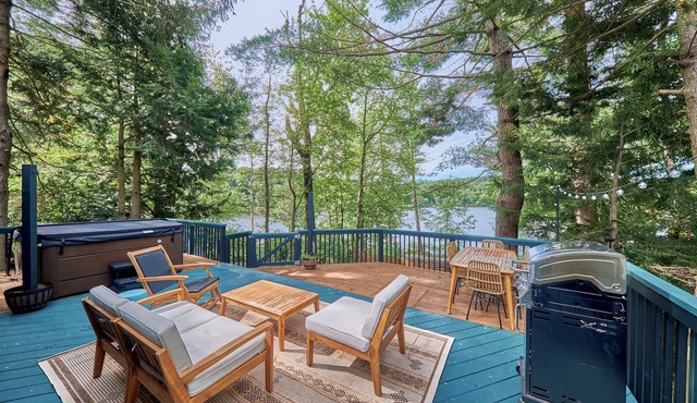 Relaxing Lakeview Cottage in Smallwood