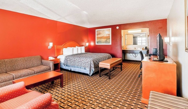 Relaxing Large Room with King Bed & Modern Extras for Travelers’ Comfort
