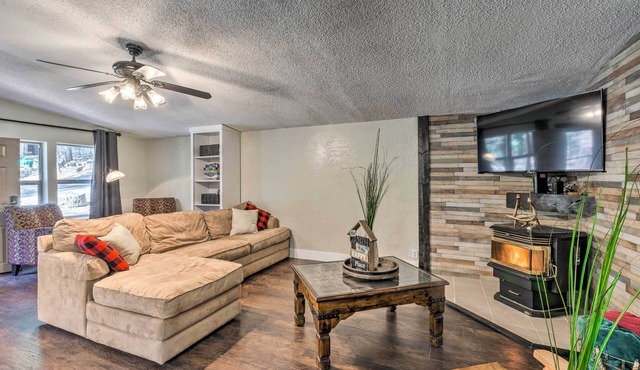 Relaxing Lincoln Forest Retreat w/Wraparound Deck