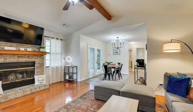 Relaxing Lynn Haven Escape w/Screened Porch!