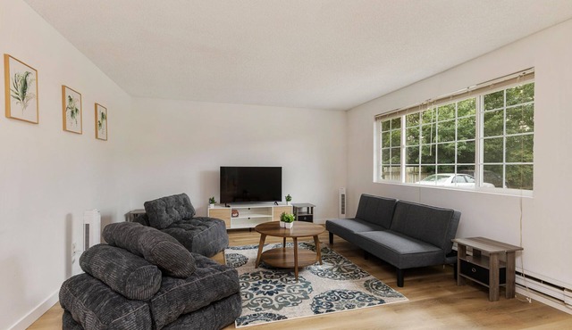 Relaxing Lynnwood Getaway w/Parking